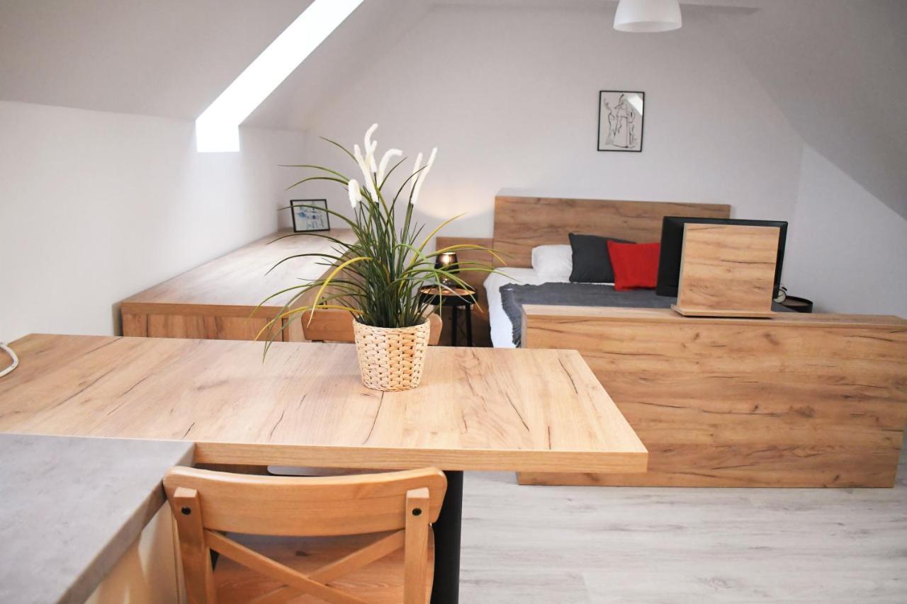 VATUS Apartmanház Vác Exterior foto