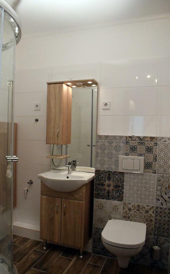 VATUS Apartmanház Vác Exterior foto
