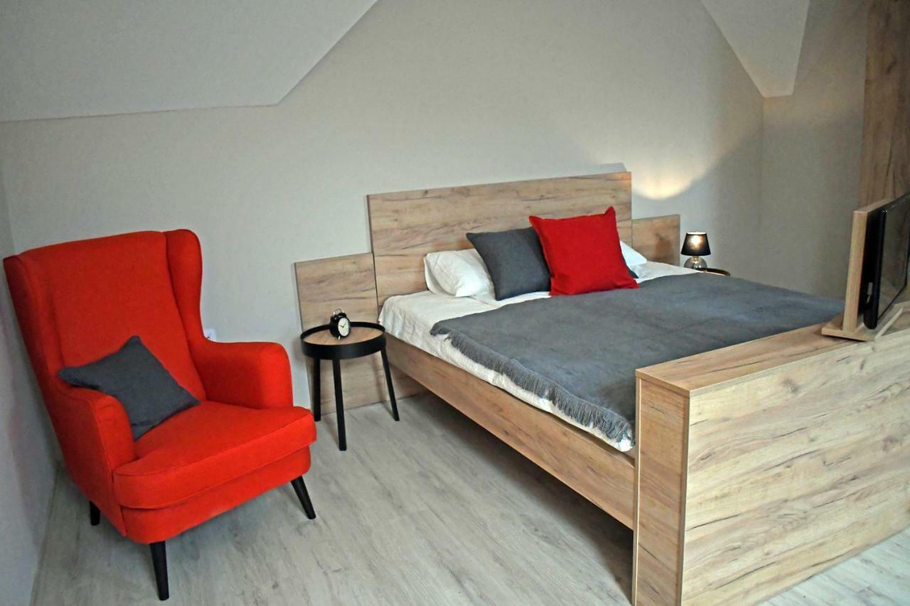 VATUS Apartmanház Vác Exterior foto
